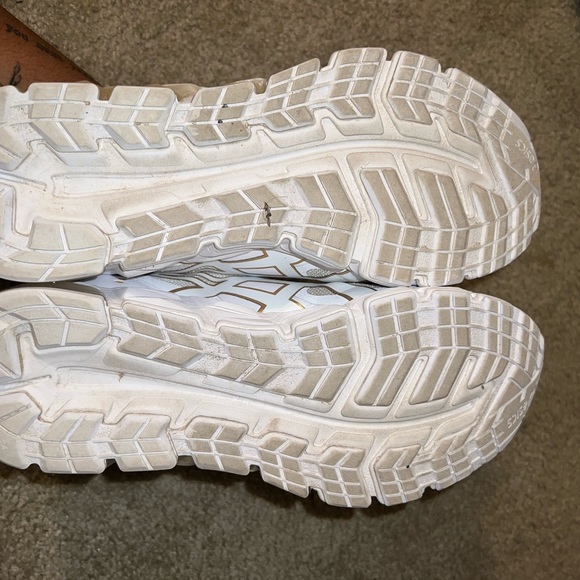 White and Gold Gel Contend 6 - Picture 2 of 9